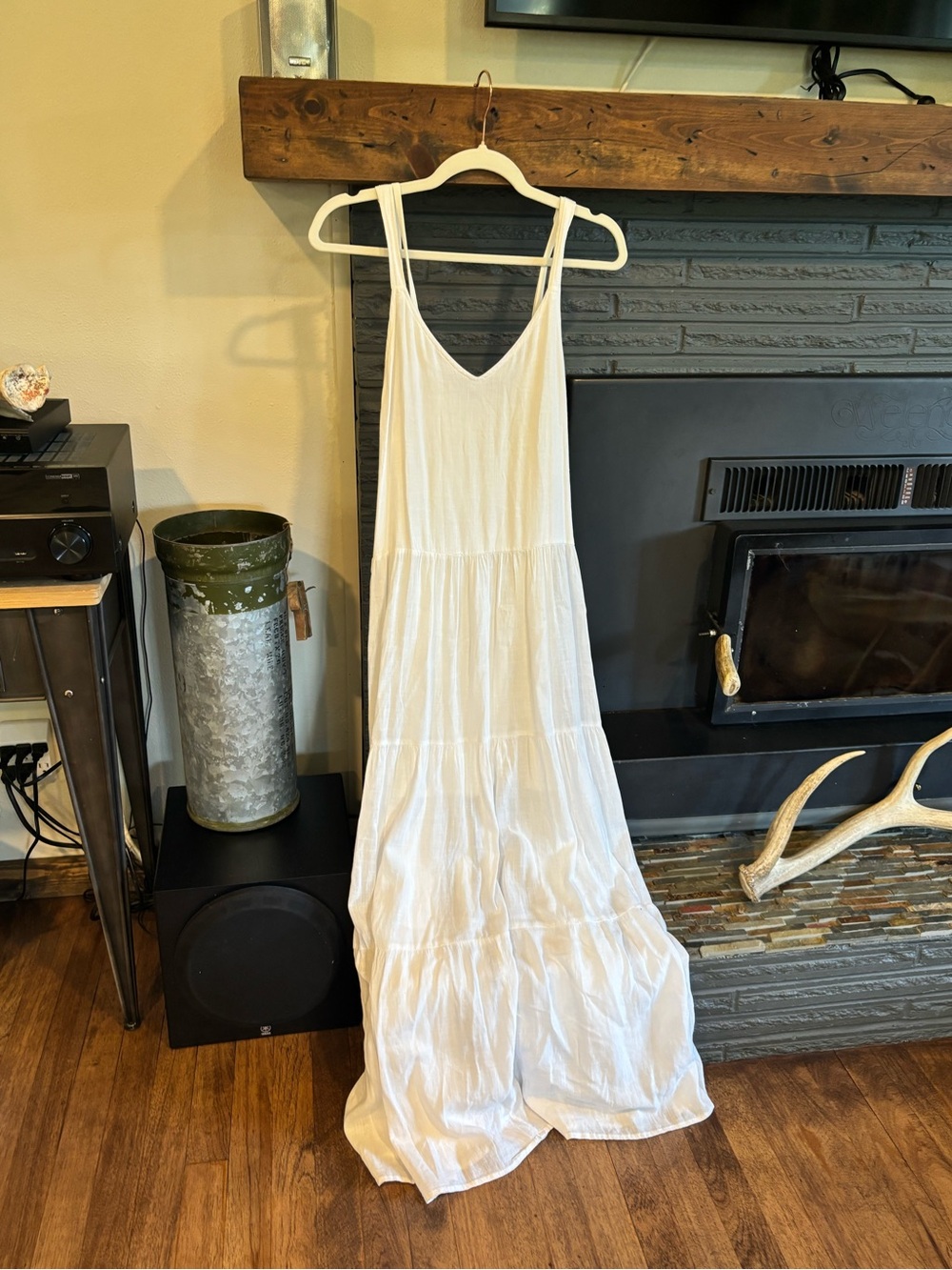Splendid White V‑Neck Tiered Maxi Dress
